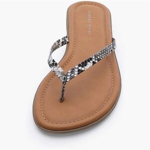 Centropoint Sandals Serpentine Faux Snakeskin Thong Sandals Size 7